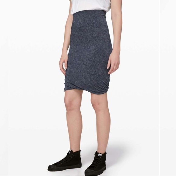 lululemon Boulevard Bliss Skirt True Navy White - Picture 2 of 13